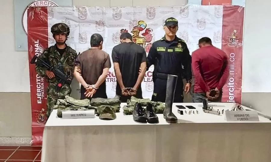 Captura en flagrancia de los tres sujetos que portaban armas de fuego ...
